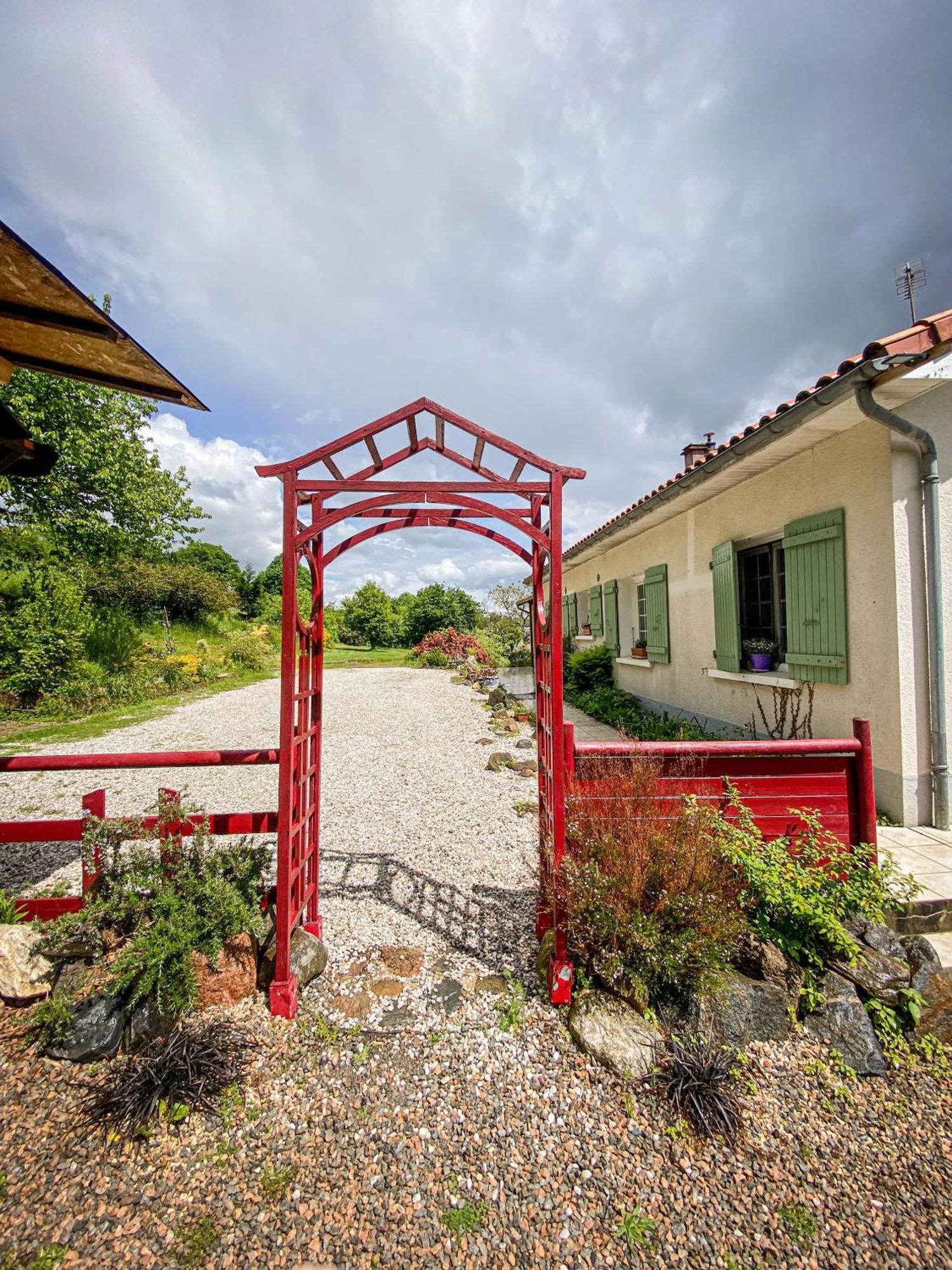 Ryokan Lankana Exideuil-sur-Vienne Exterior foto